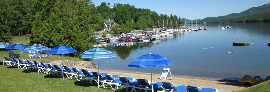 Photo plage chaises - parasols